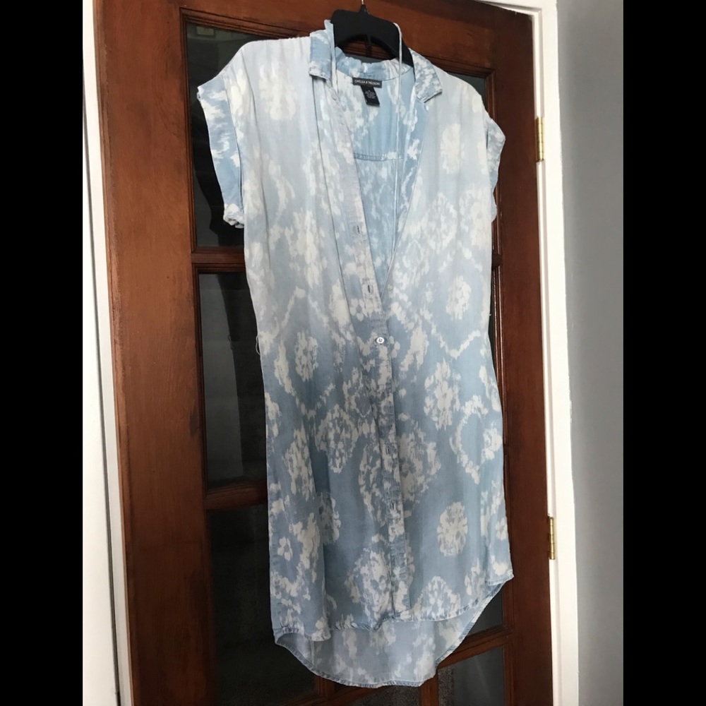 Chelsea & Theodore casual dress FADED BLUE AND WHITE that being the design